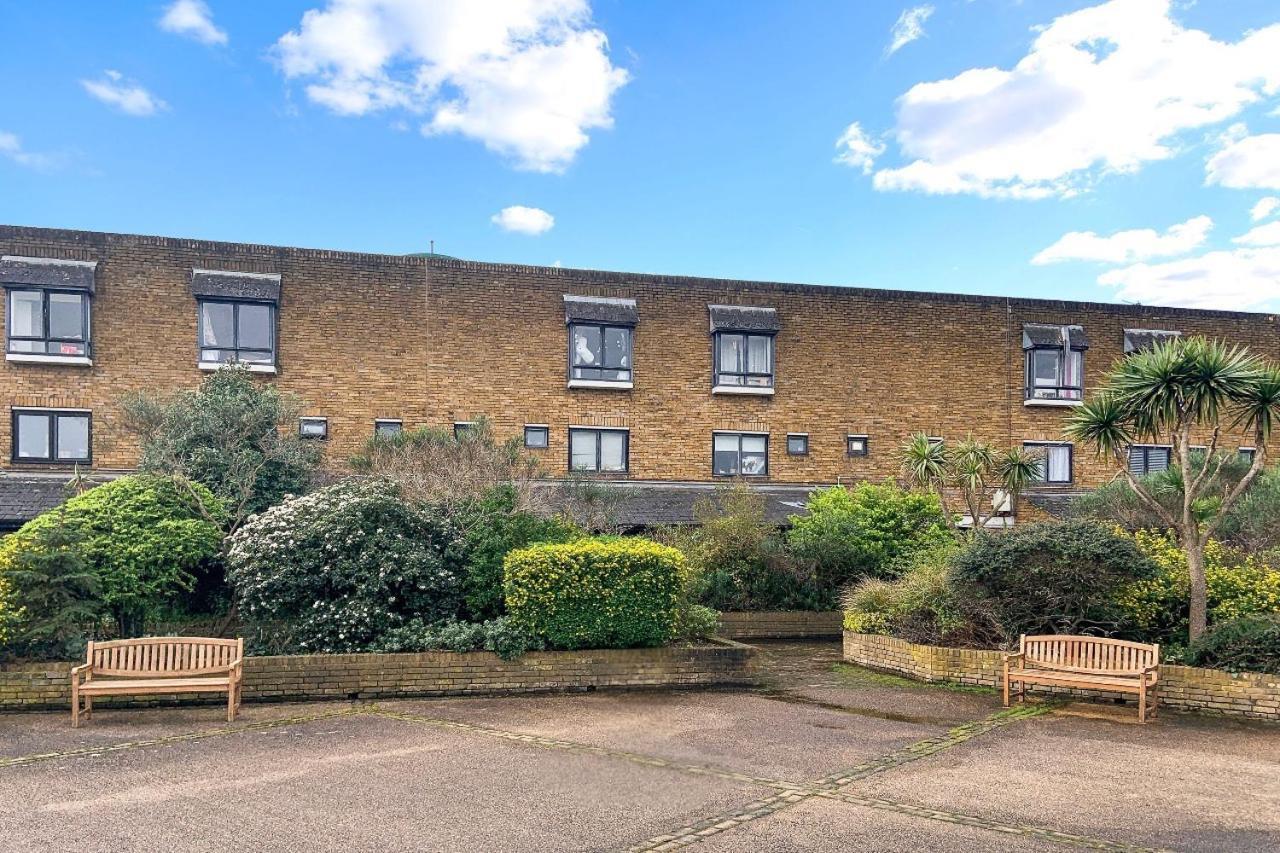 Flat - Broadwood Terrace, W8 *
